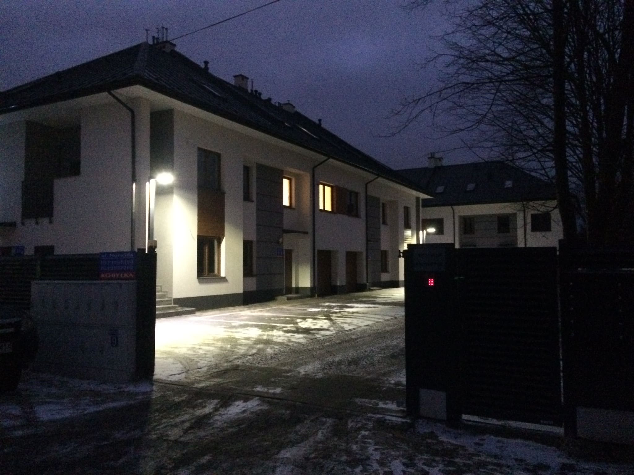 Szeregówka w Kobyłce przy ul. Norwida 1A